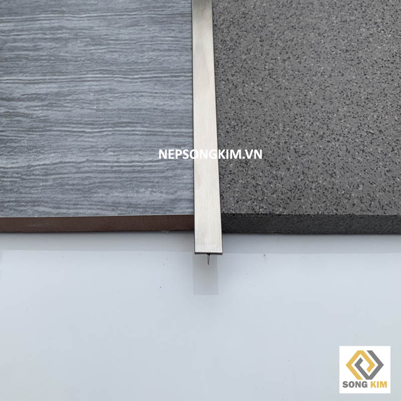 Nẹp Inox T8 Bạc Xước